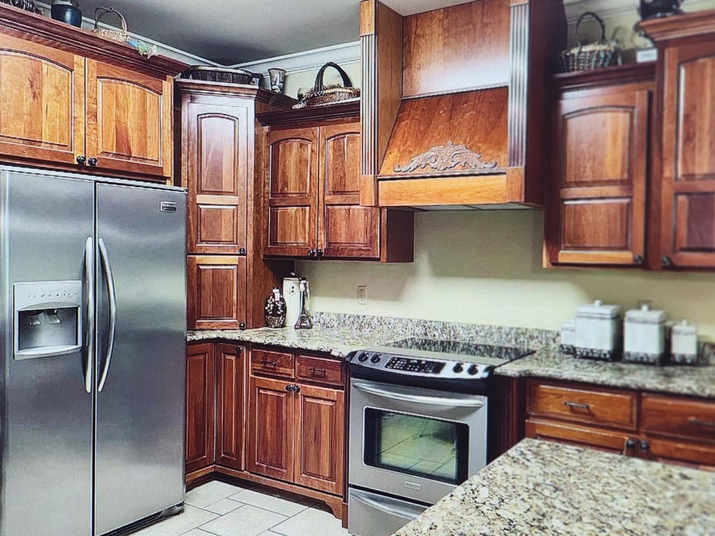 ANOTHER VIEW OF KITCHEN