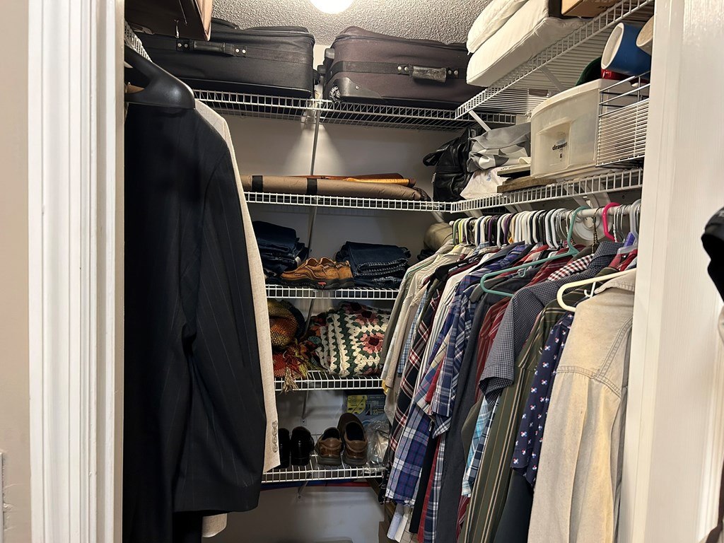 HIS/HERS WALK-IN CLOSETS
