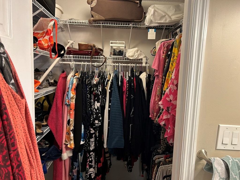 HER/HIS WALK-IN CLOSETS